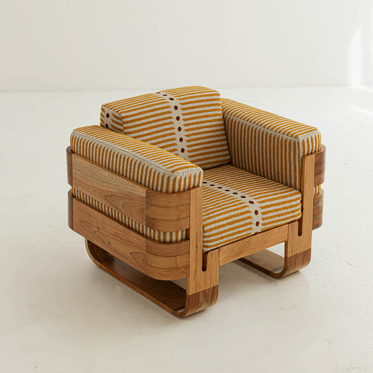 SIETE LOUNGE CHAIR