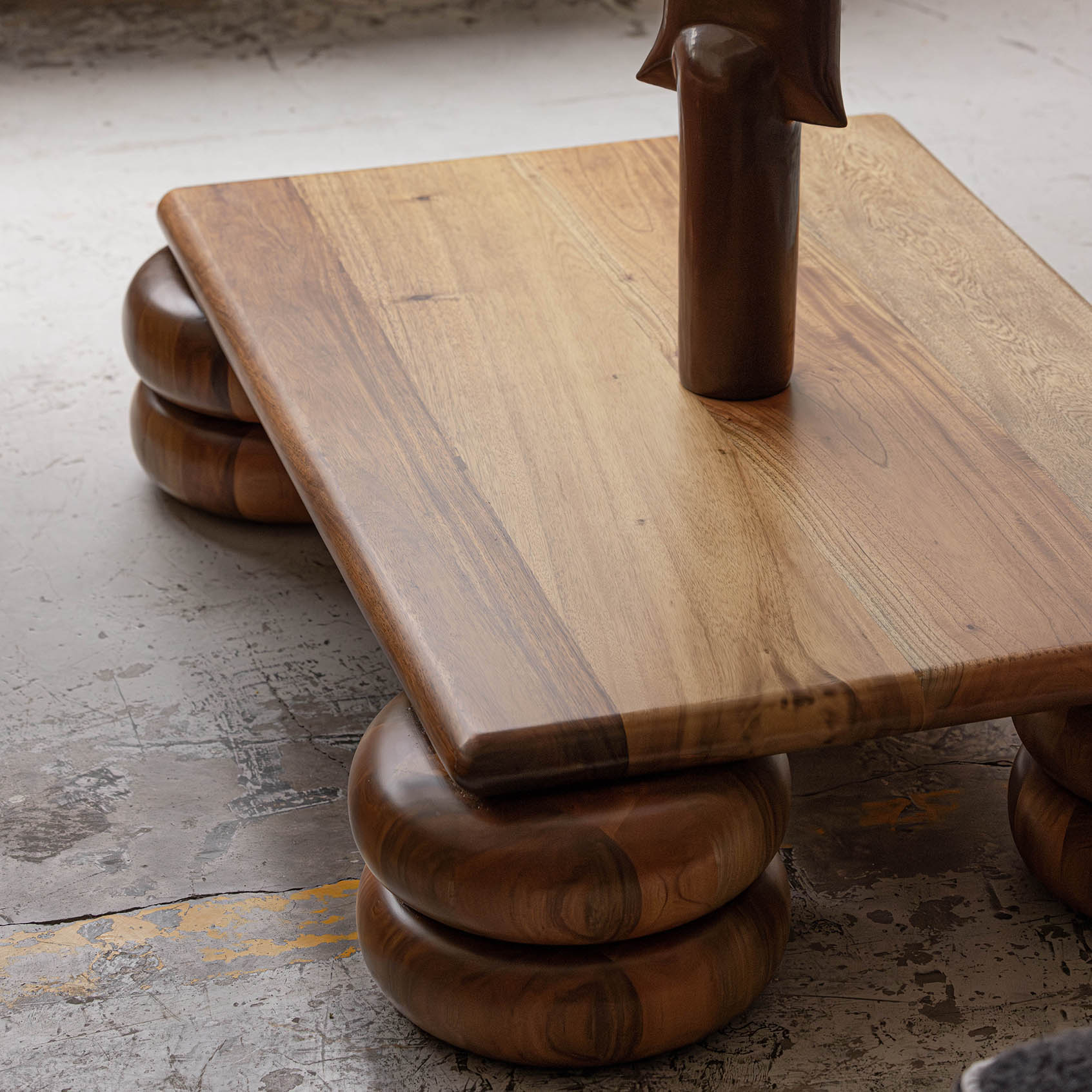 RECTANGULAR DONUT COFFEE TABLE
