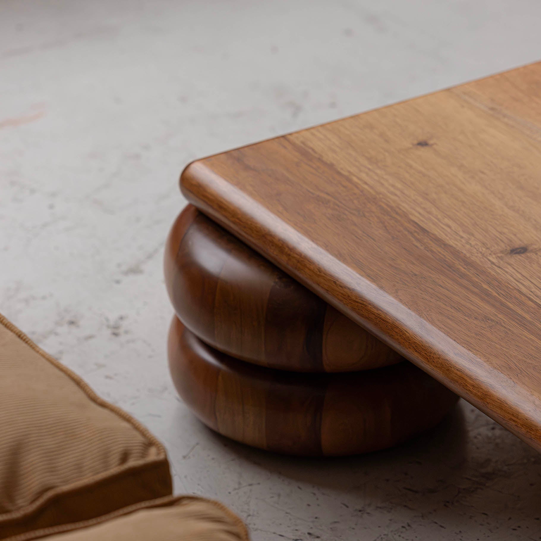 RECTANGULAR DONUT COFFEE TABLE
