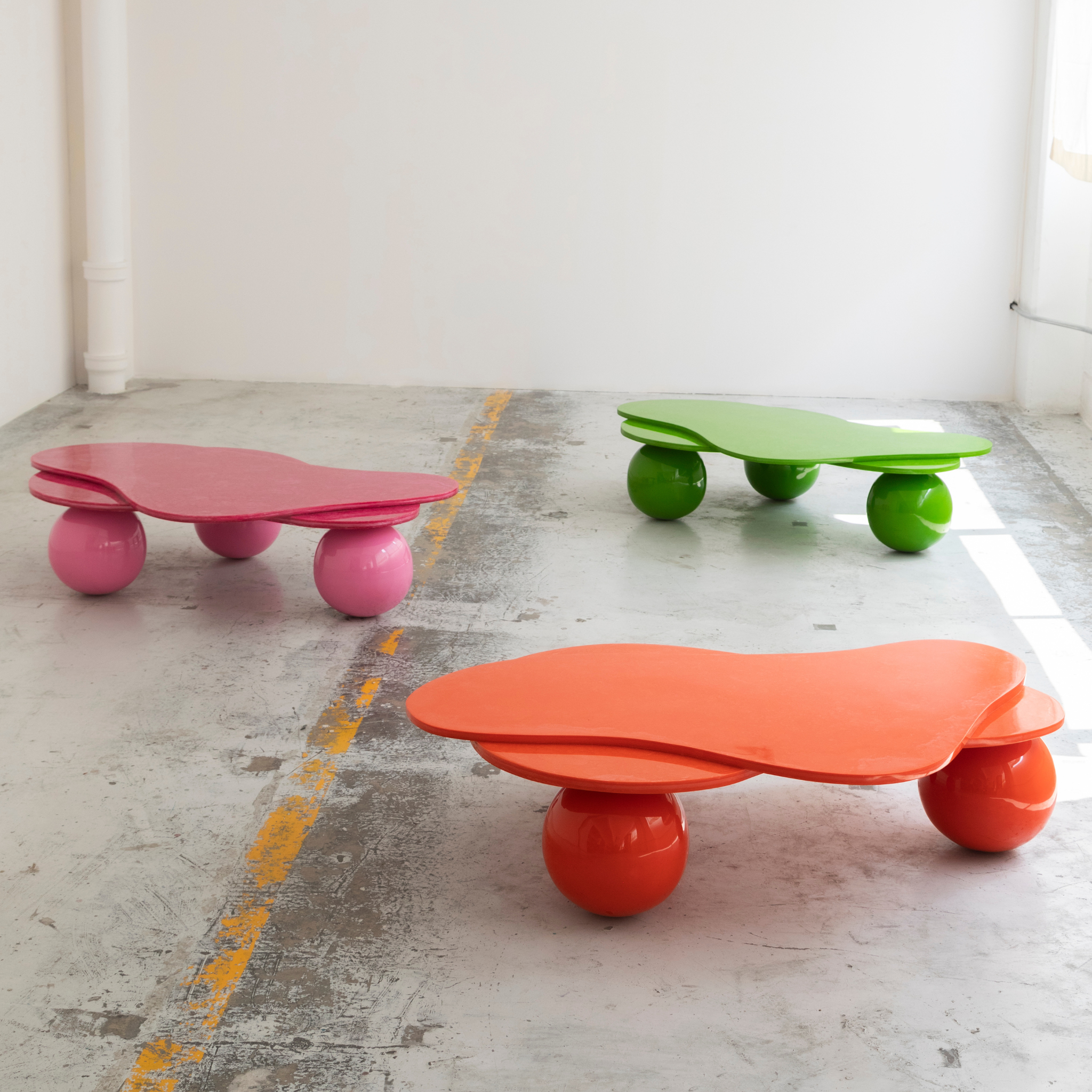 MESA DE CENTRO DE RESINA DE AMOEBA