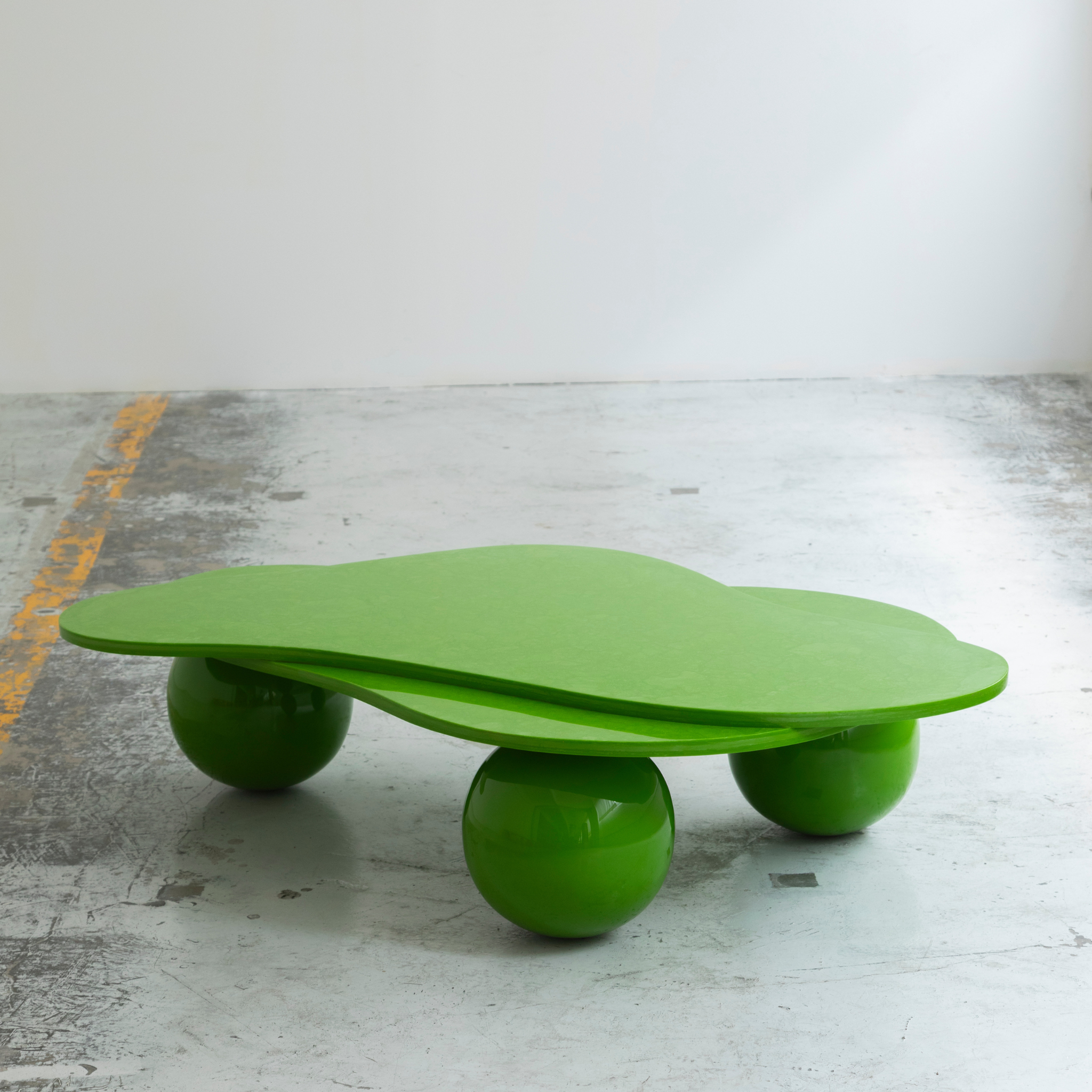 MESA DE CENTRO DE RESINA DE AMOEBA