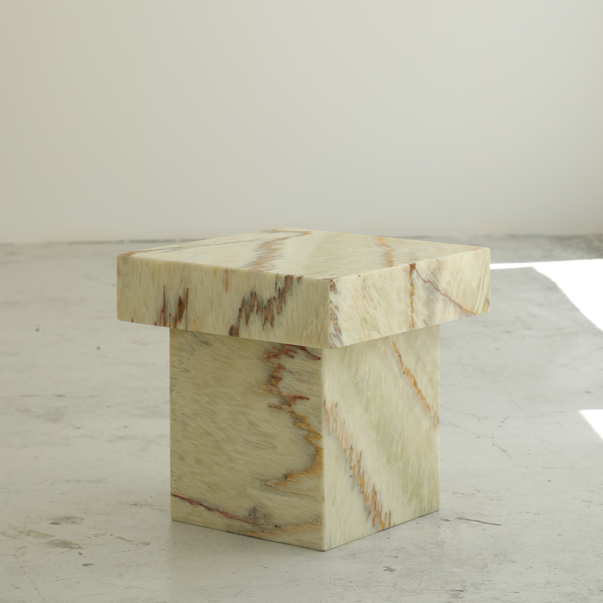 MESA AUXILIAR ONIX DULCE