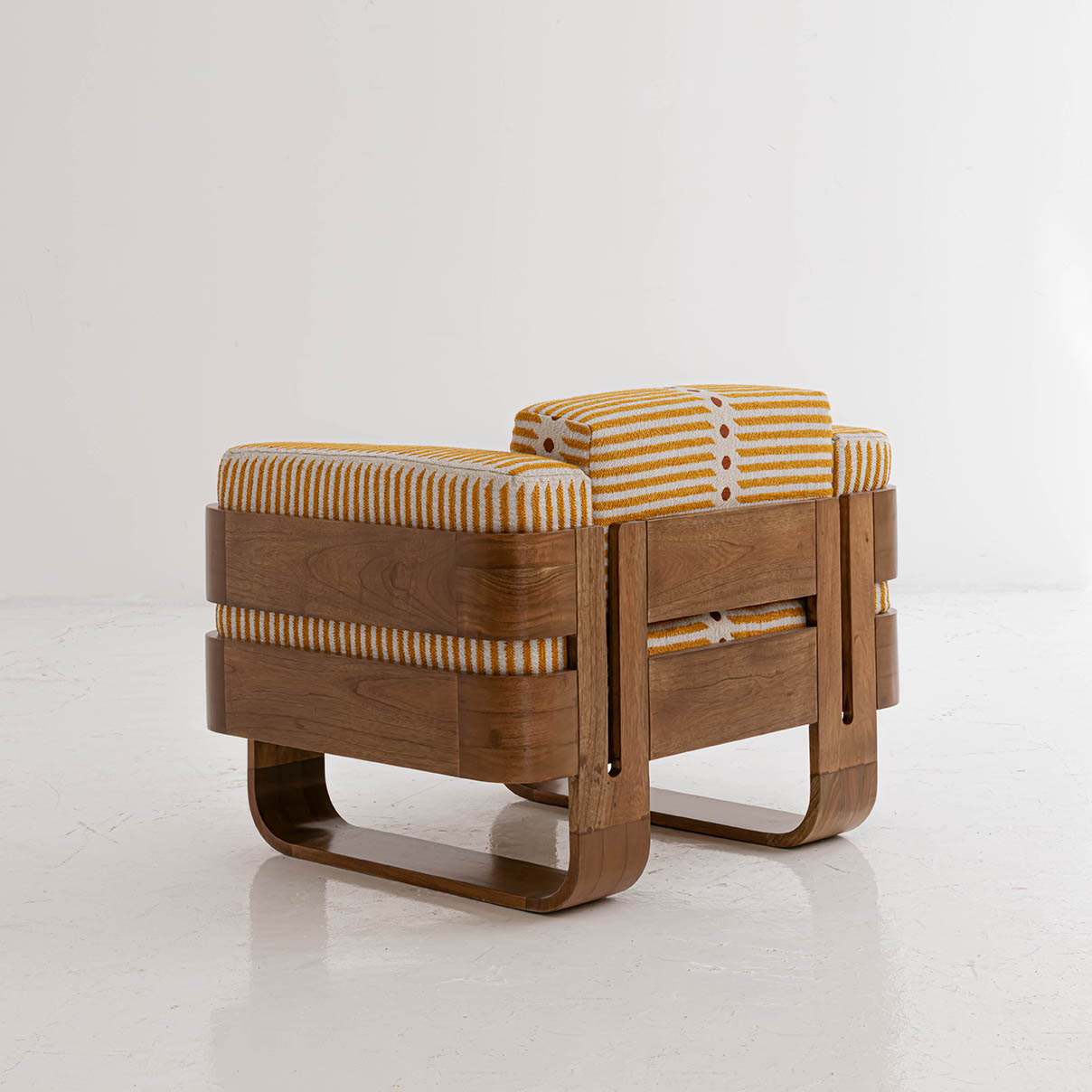 SIETE LOUNGE CHAIR
