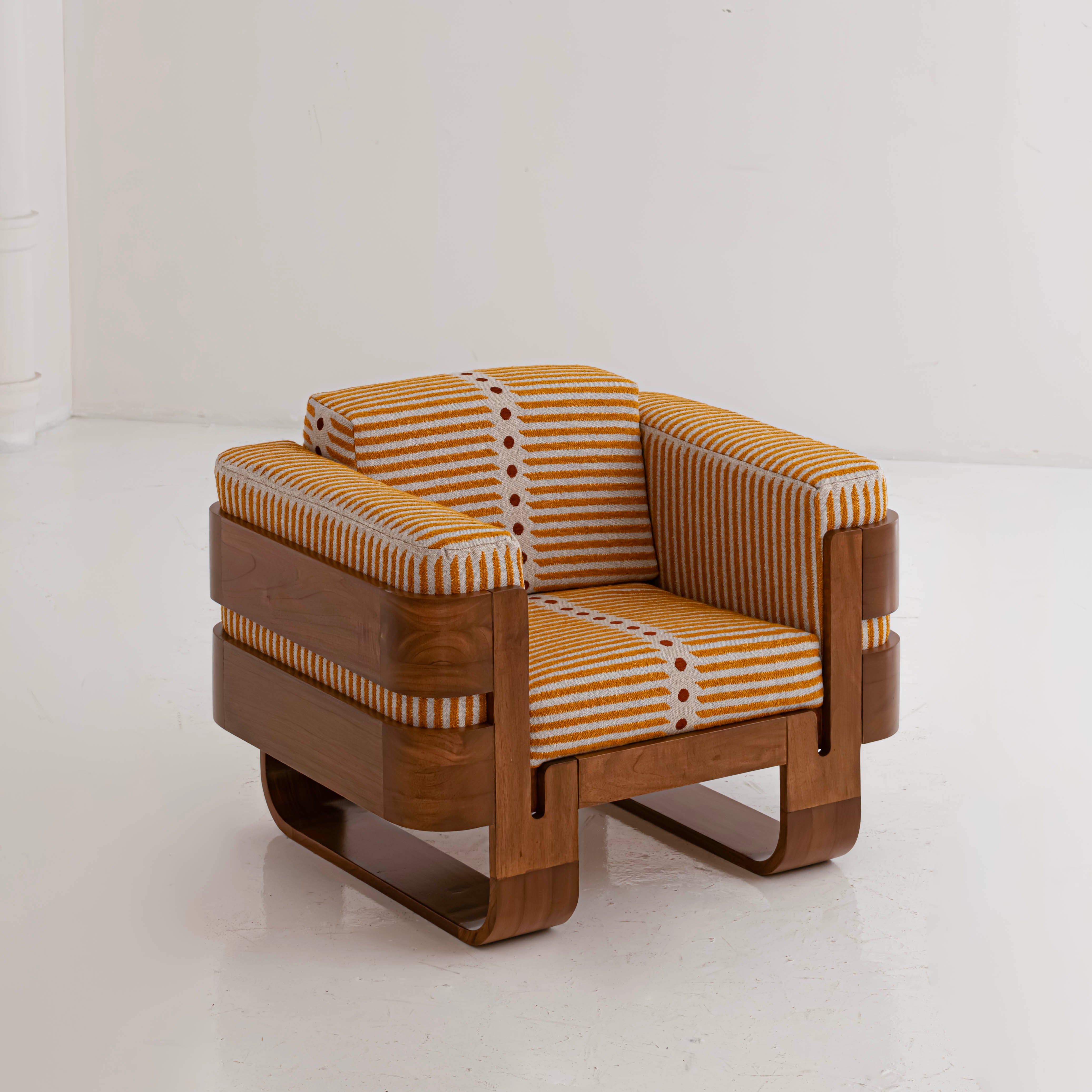SIETE LOUNGE CHAIR