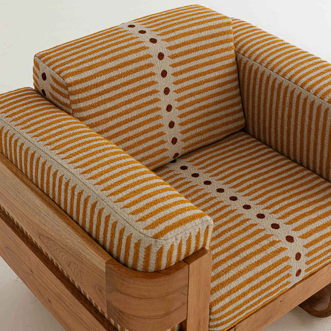 SIETE LOUNGE CHAIR
