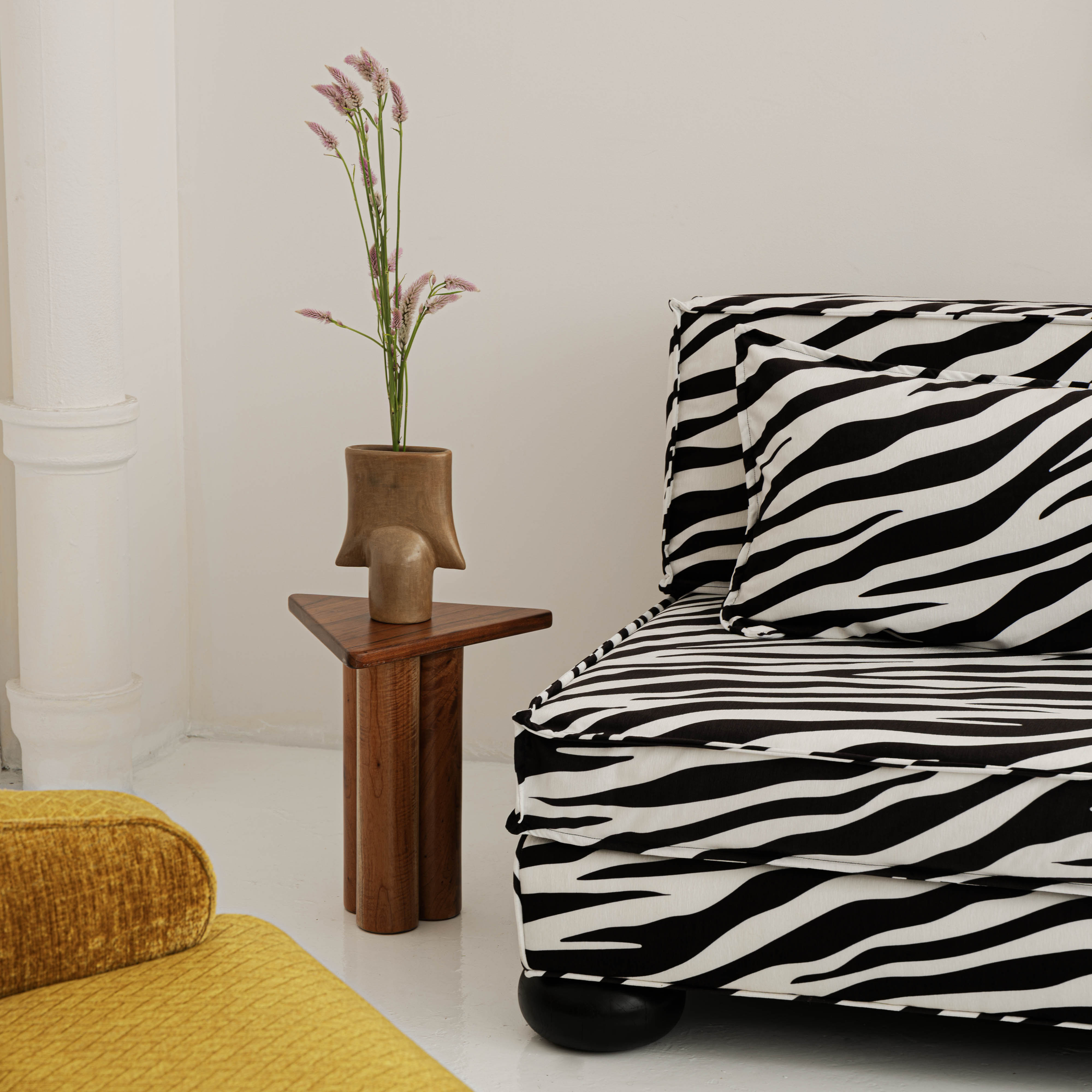 SET OF TRIANGULAR SIDE TABLES
