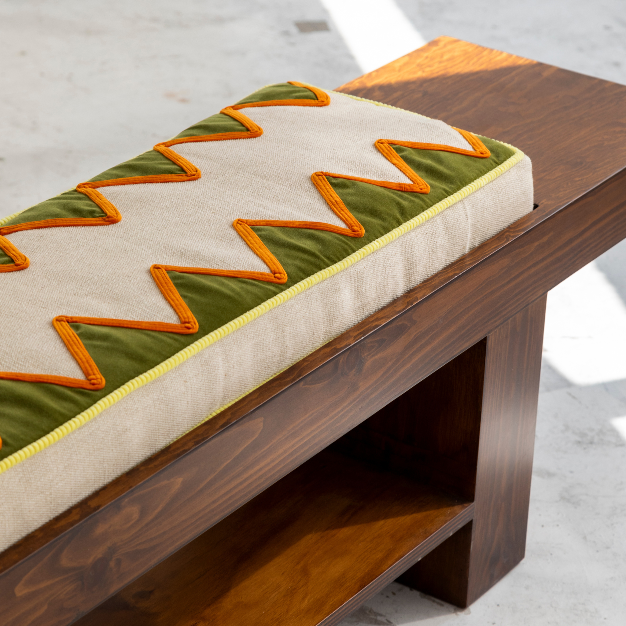 IZOTE BENCH APAPCHO X AZOTEA