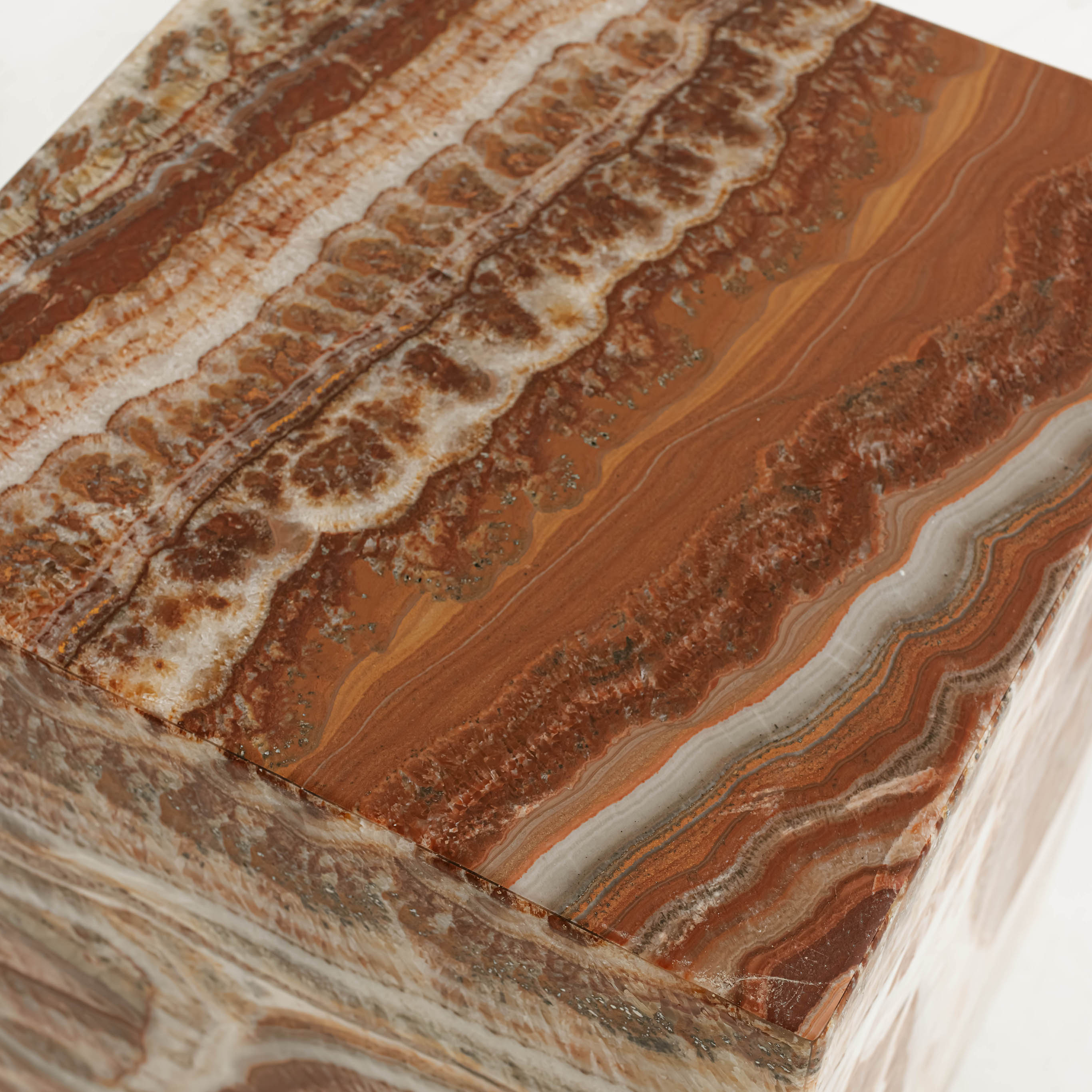 SIDE TABLE IN ONYX