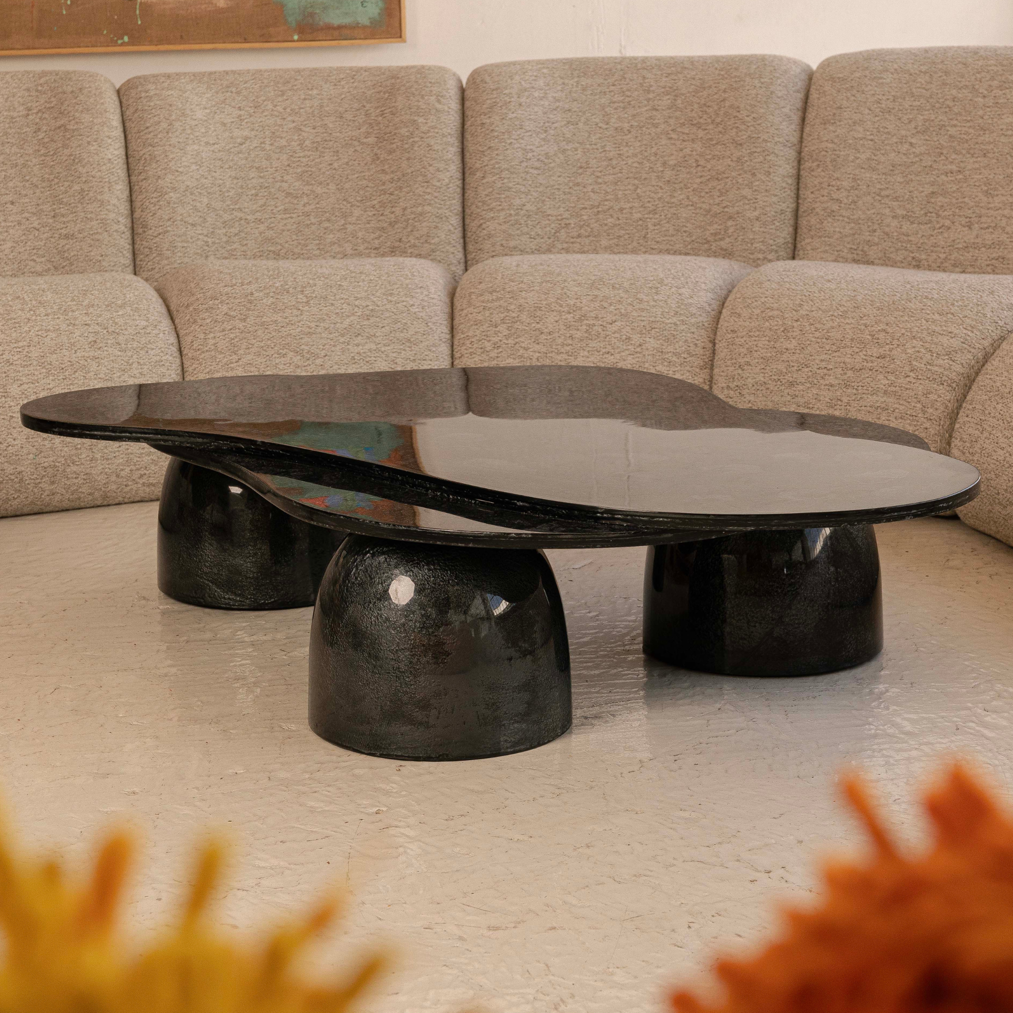 MESA DE CENTRO DE RESINA DE AMOEBA