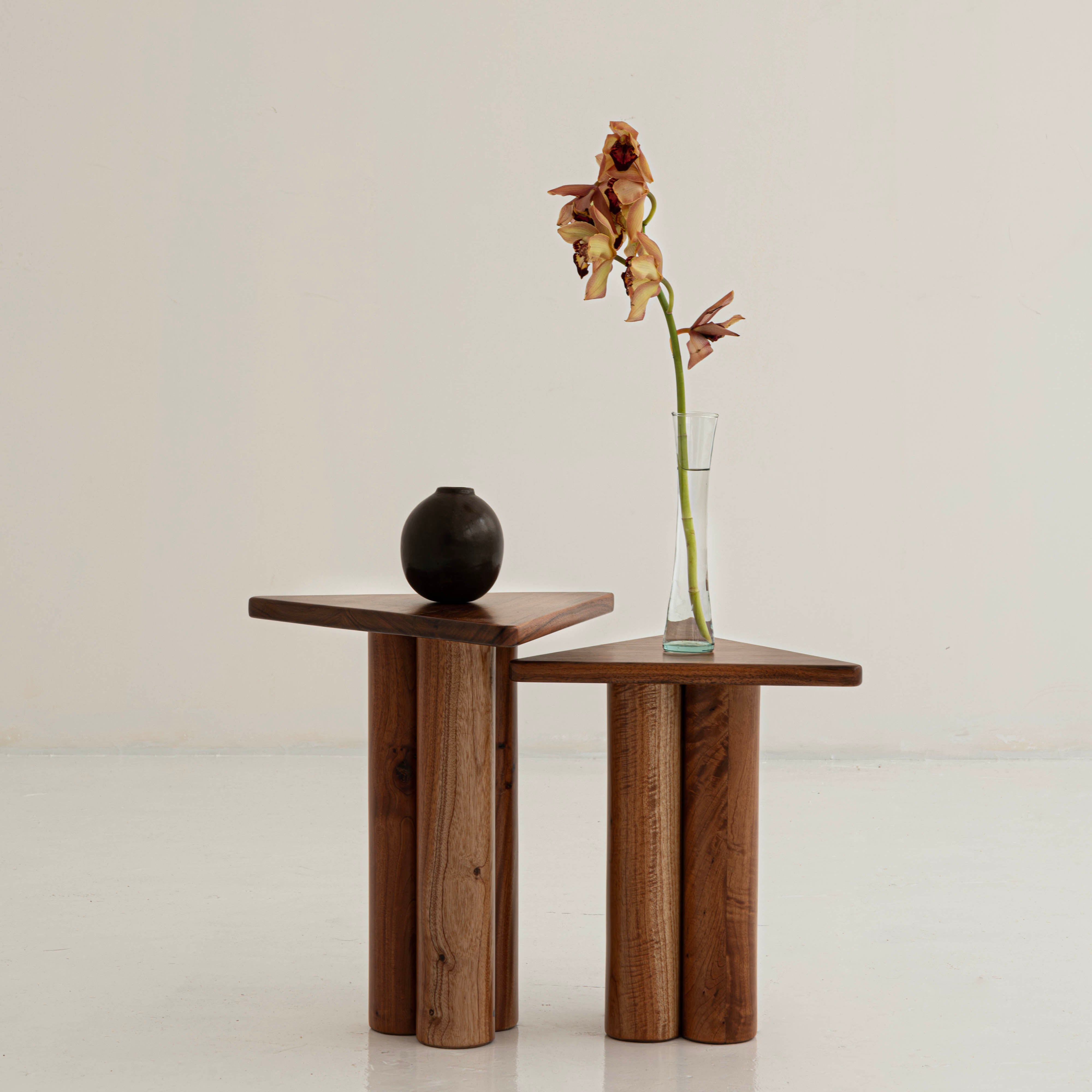 SET OF TRIANGULAR SIDE TABLES