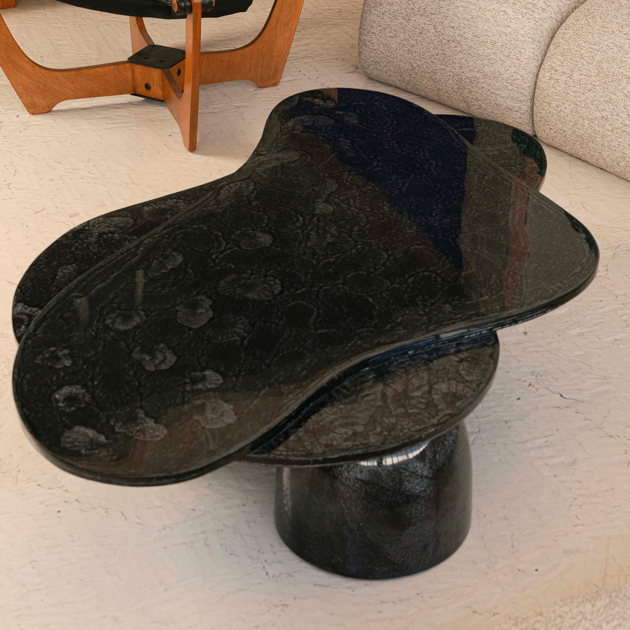 MESA DE CENTRO DE RESINA DE AMOEBA