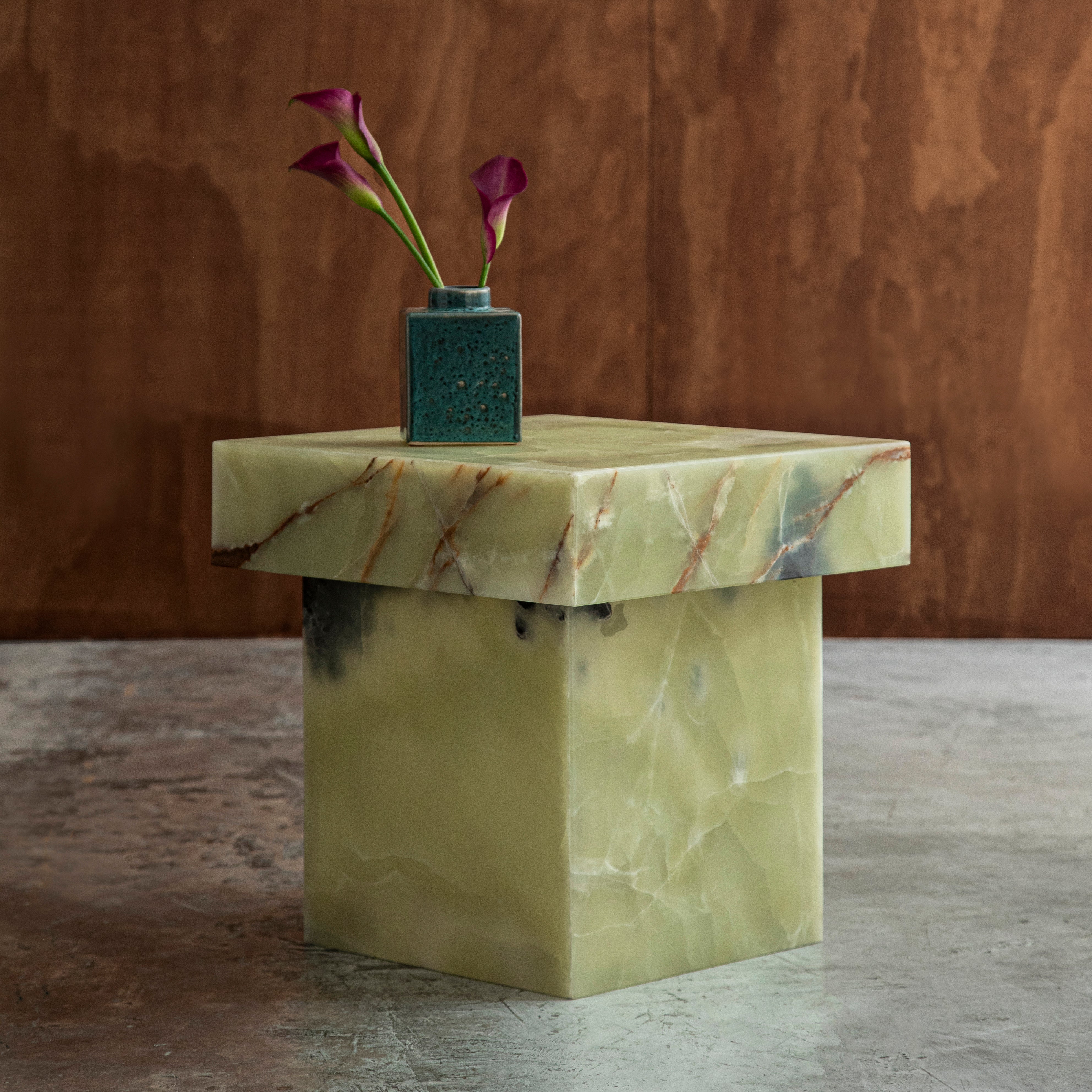 MESA AUXILIAR ONIX DULCE