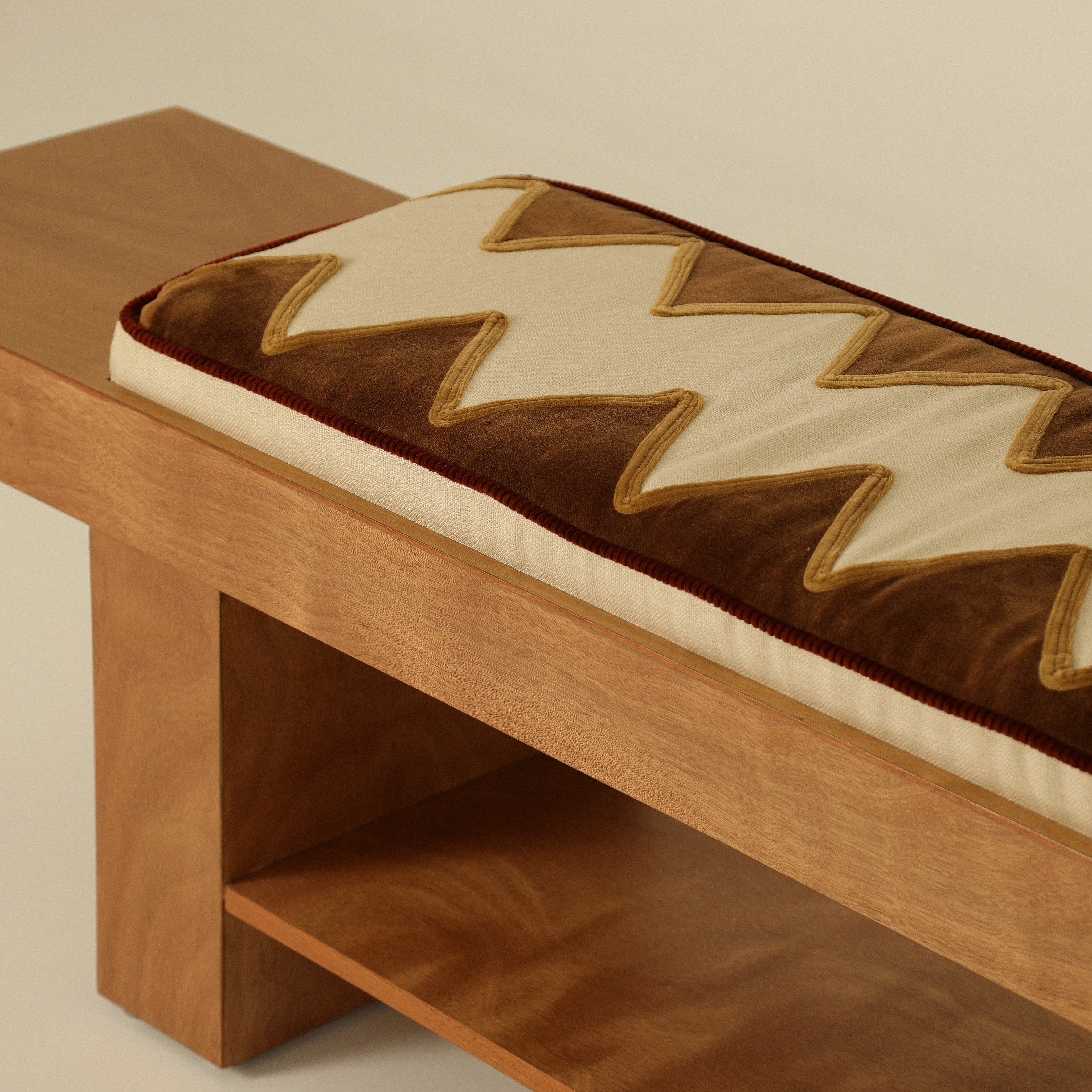 IZOTE BENCH APAPCHO X AZOTEA