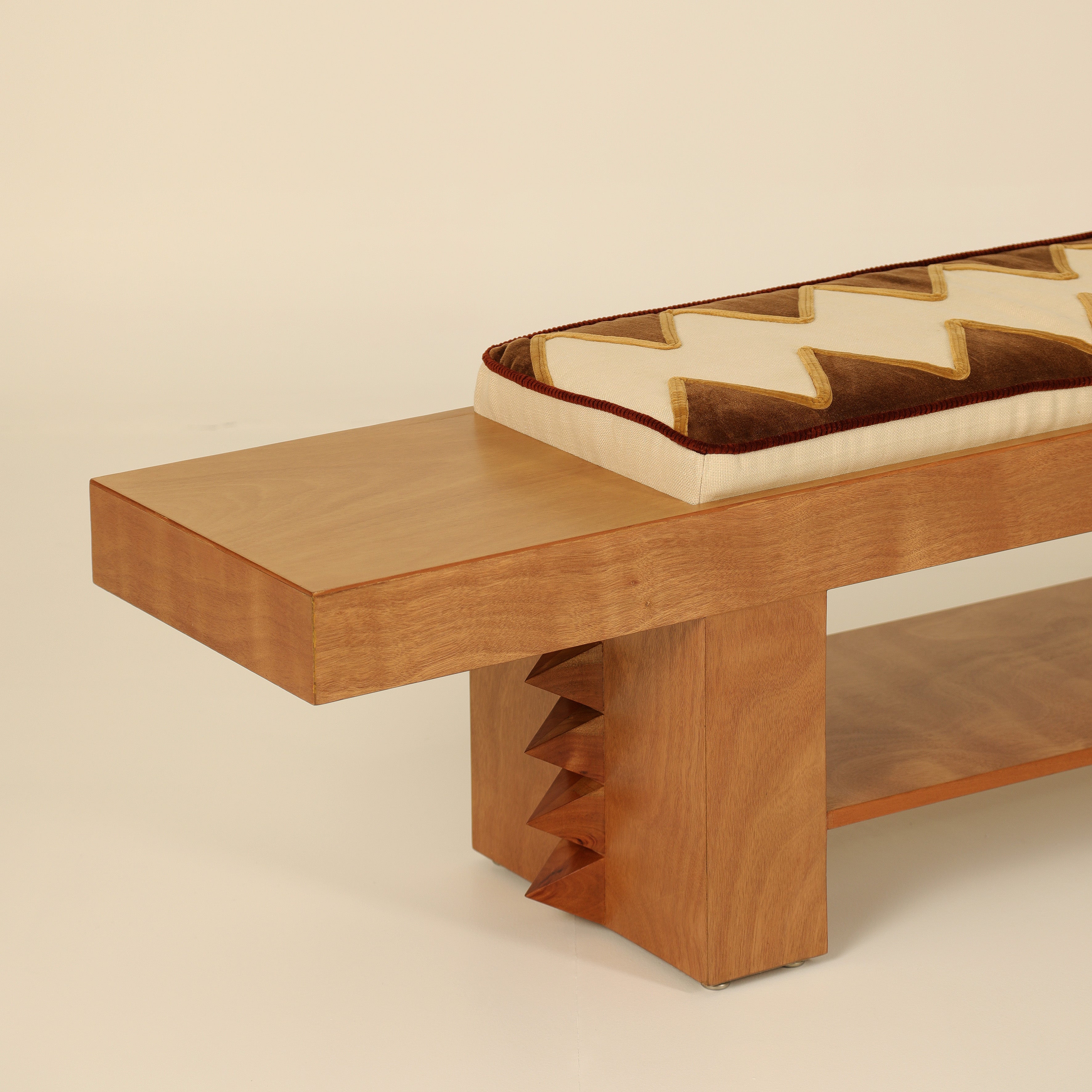 IZOTE BENCH APAPCHO X AZOTEA