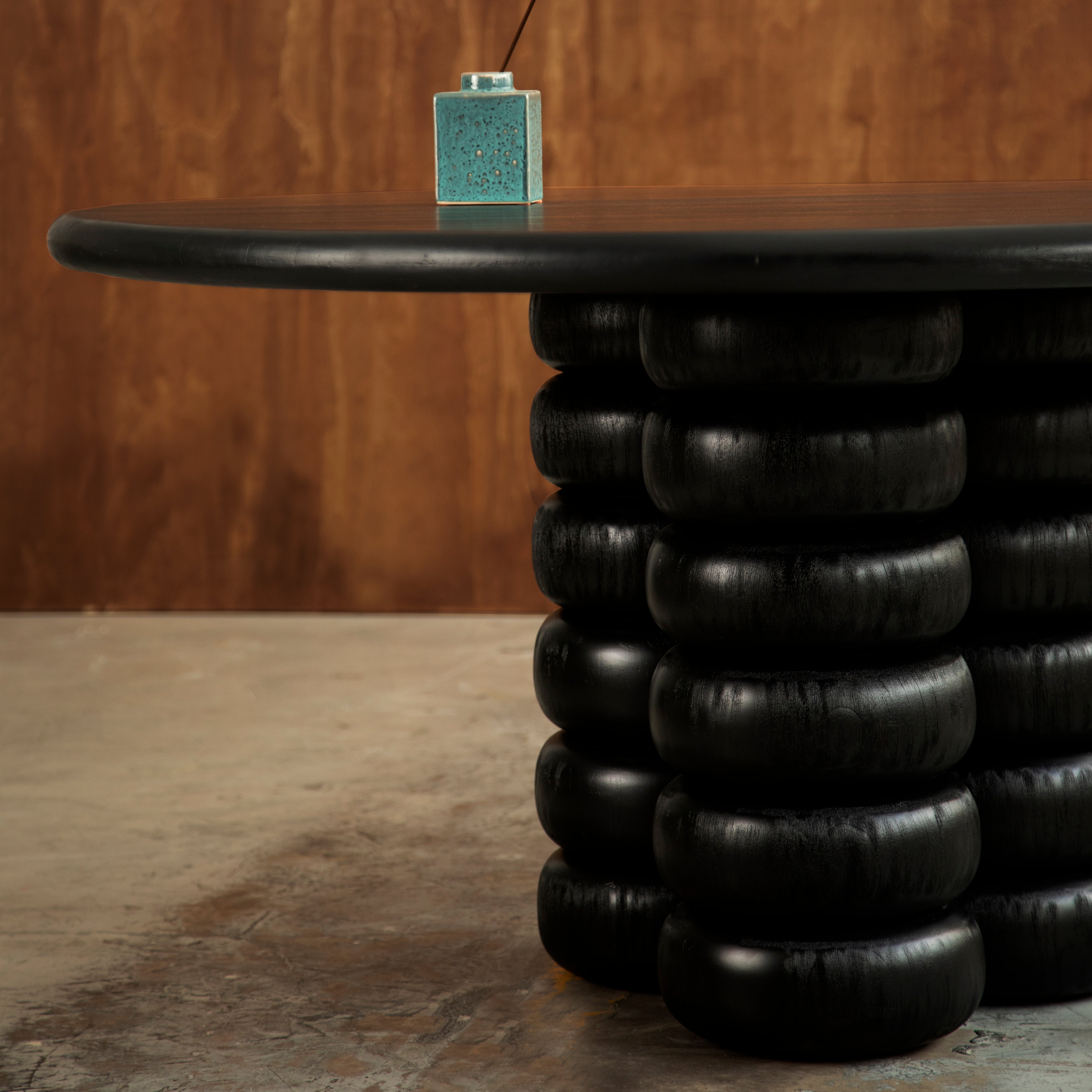 DONUT DINING TABLE