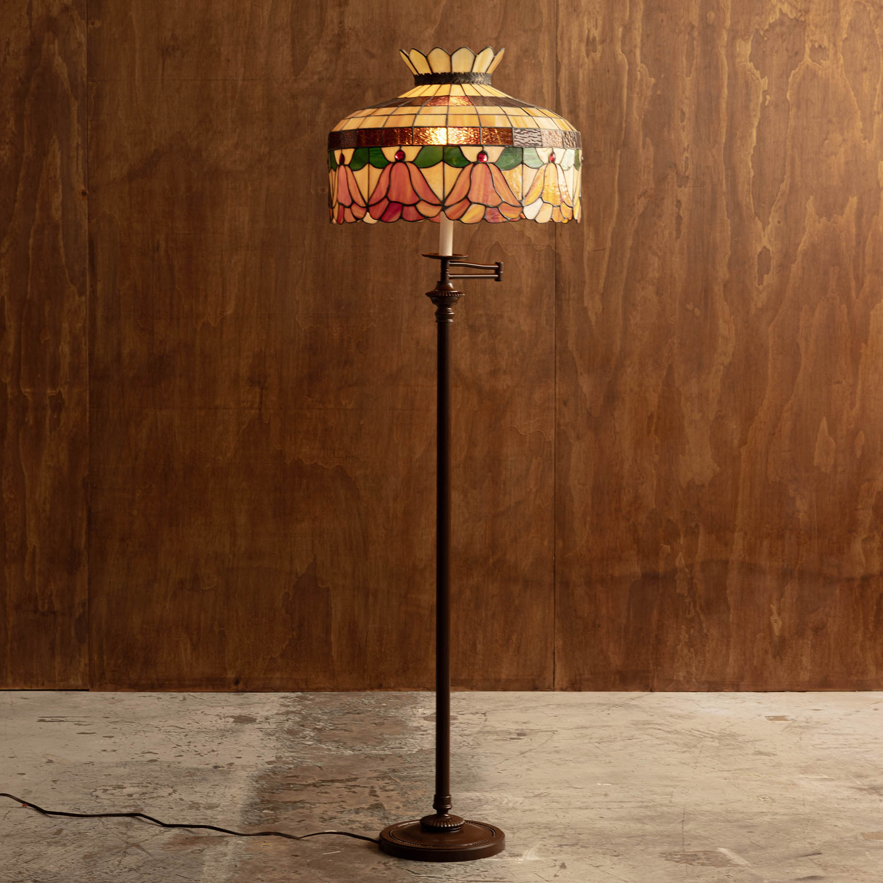 TIFFANY STYLE LAMP