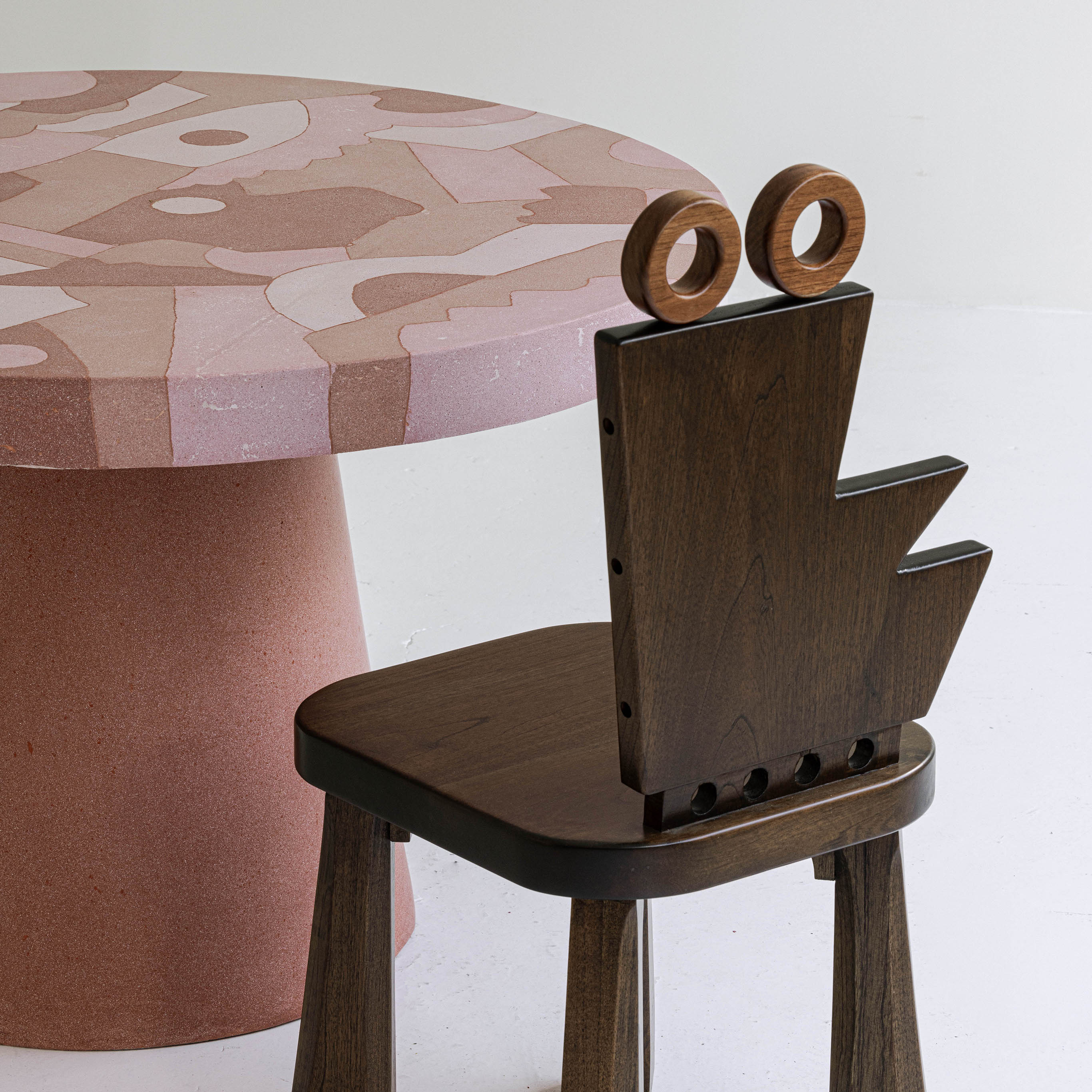 Tona dinning table