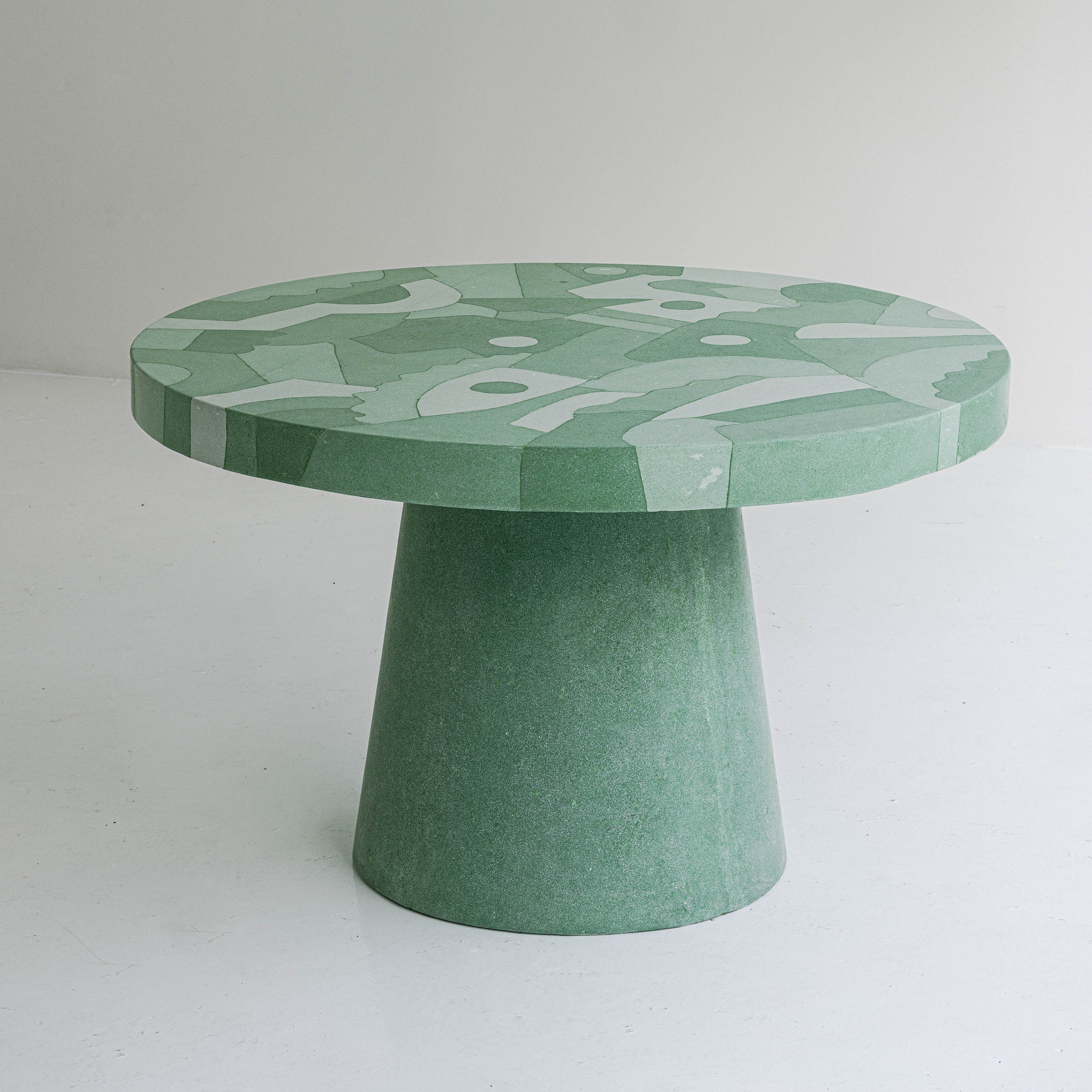 Tona dinning table