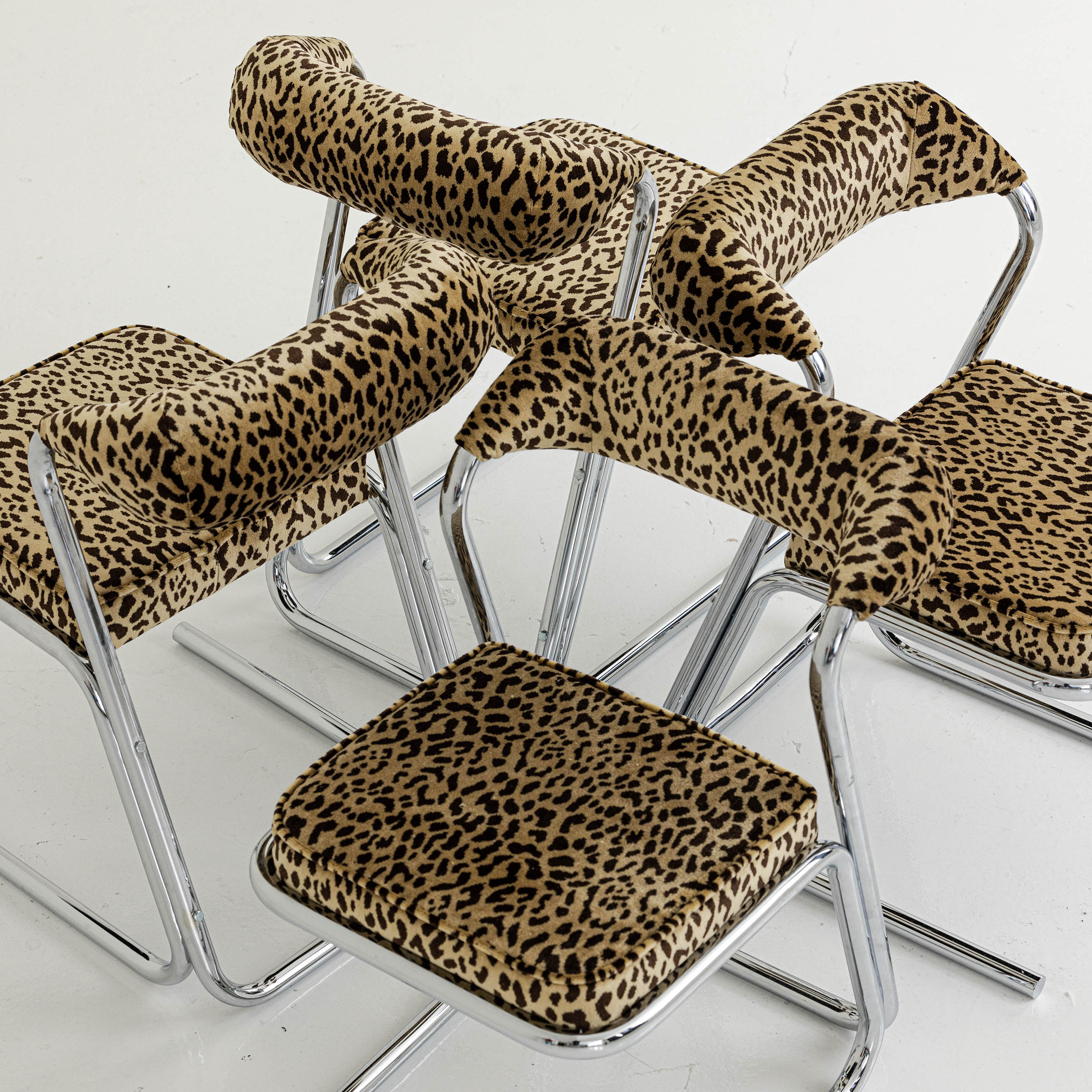 VINTAGE 70s CHAIR
