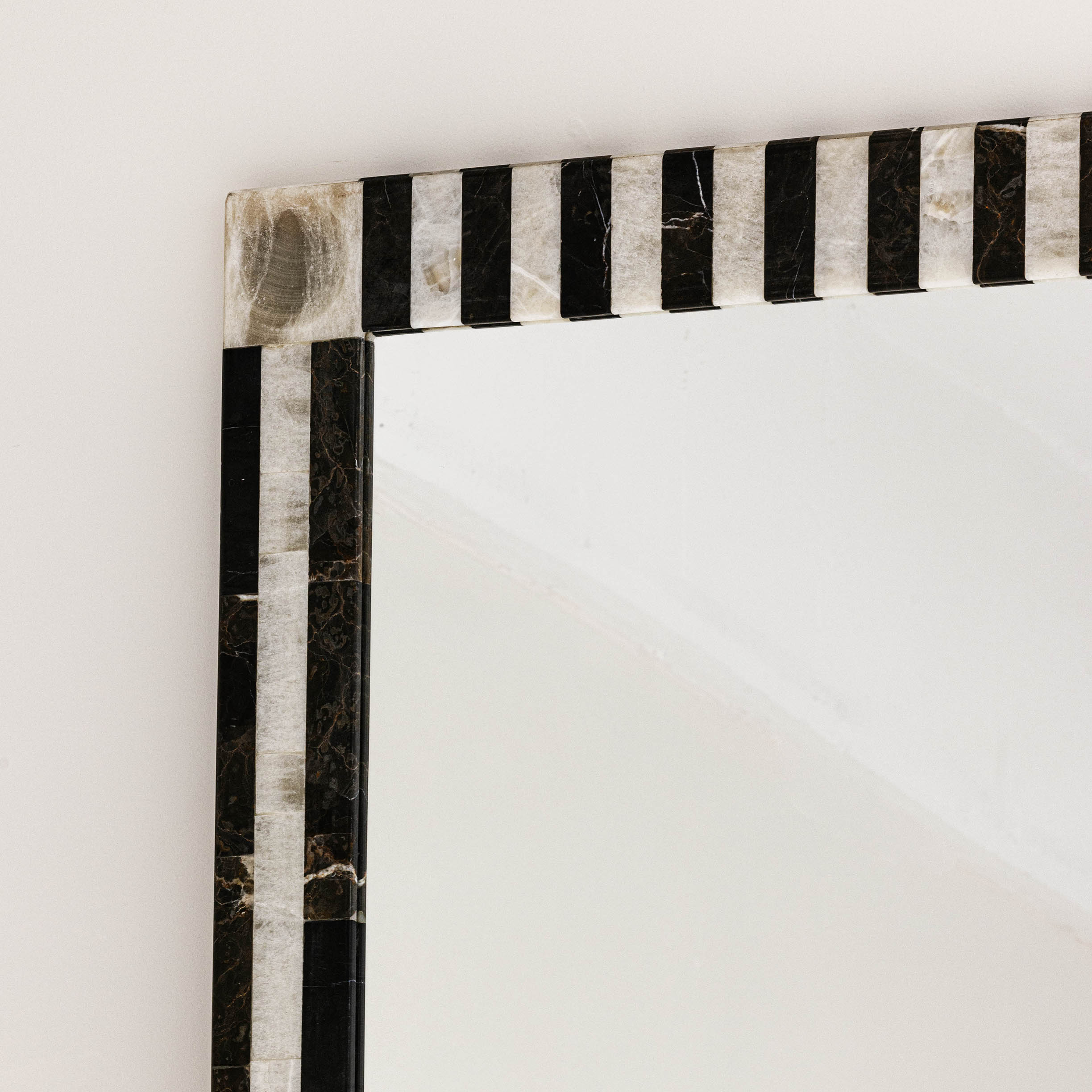 Tsun Mirror