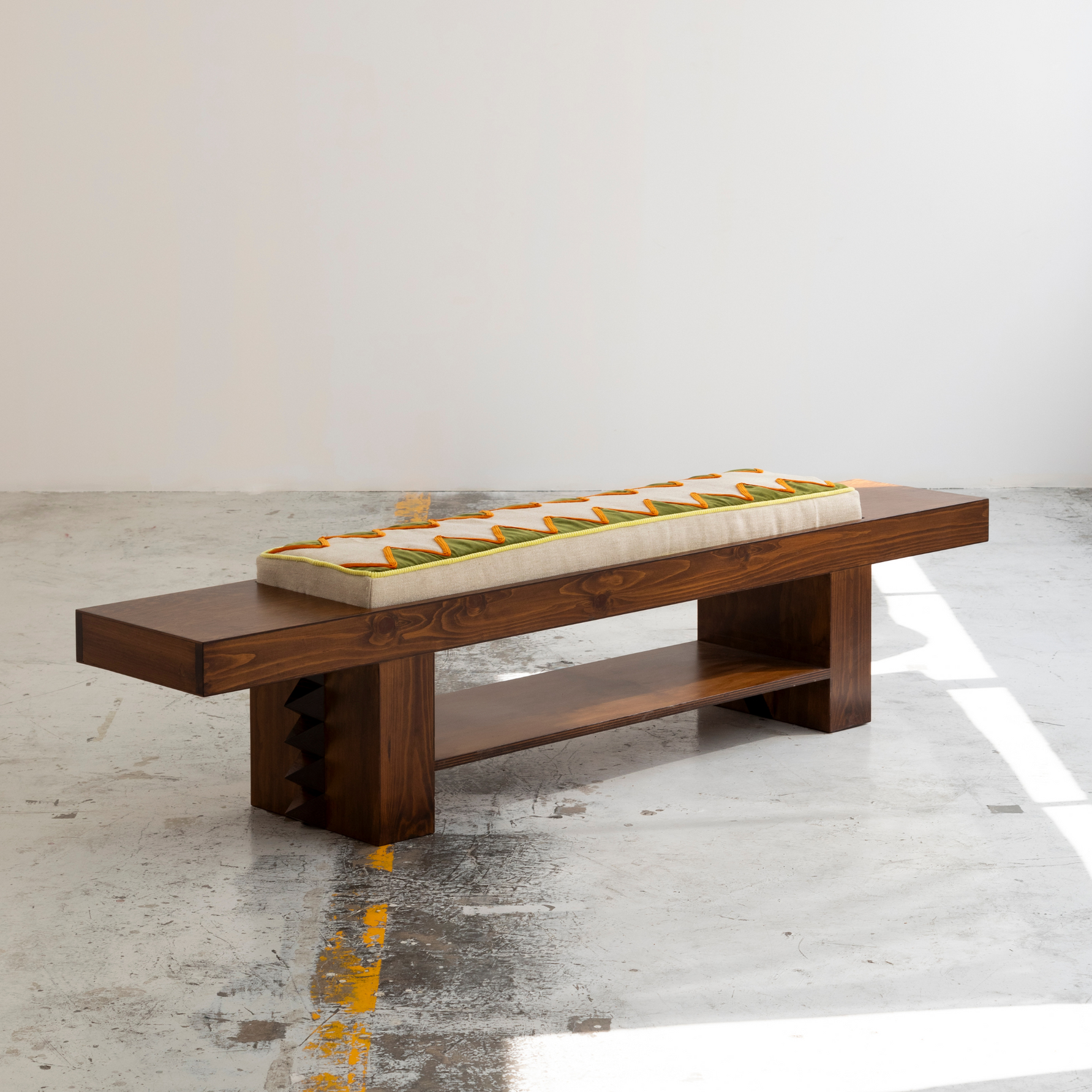 IZOTE BENCH APAPCHO X AZOTEA