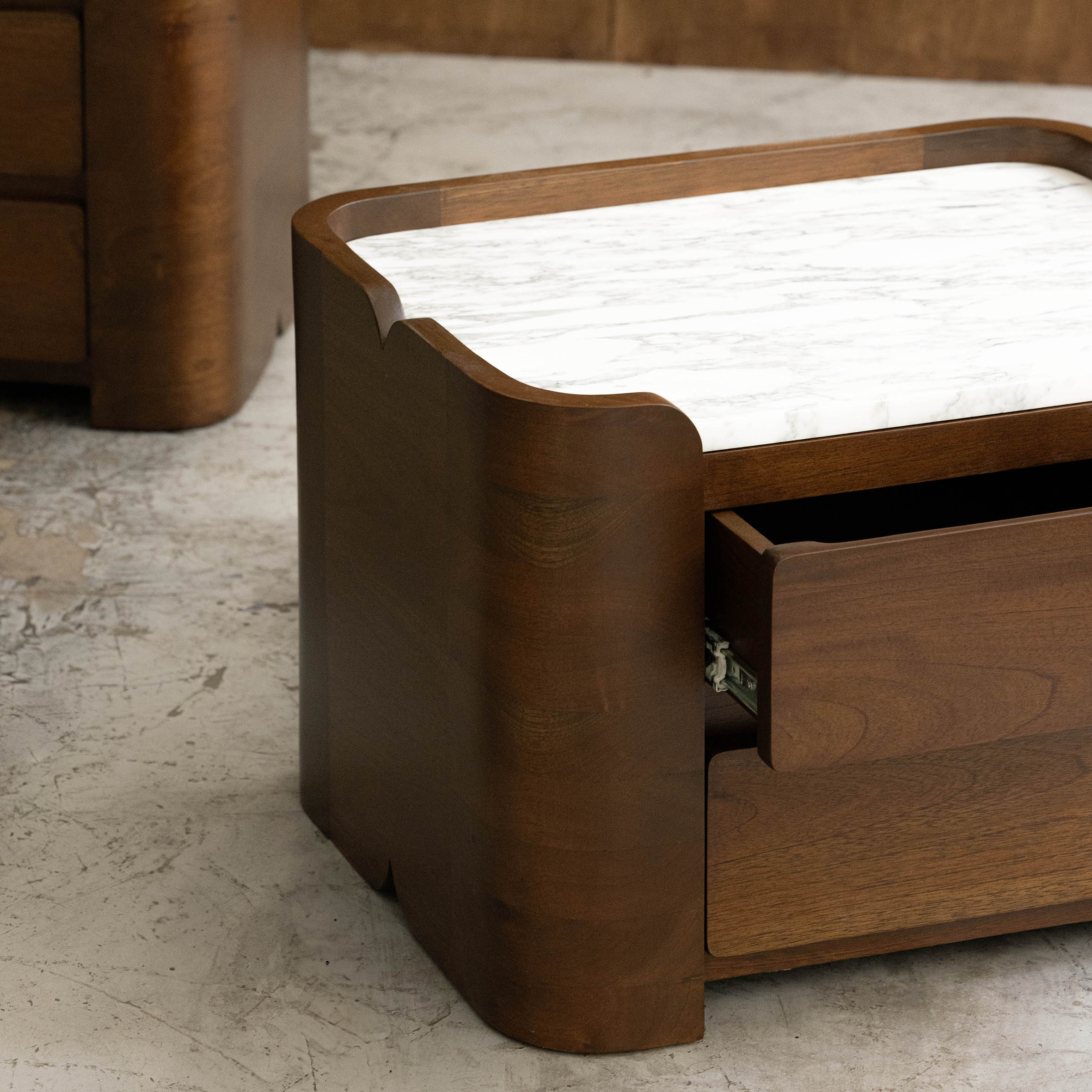 TABI NIGHTSTAND