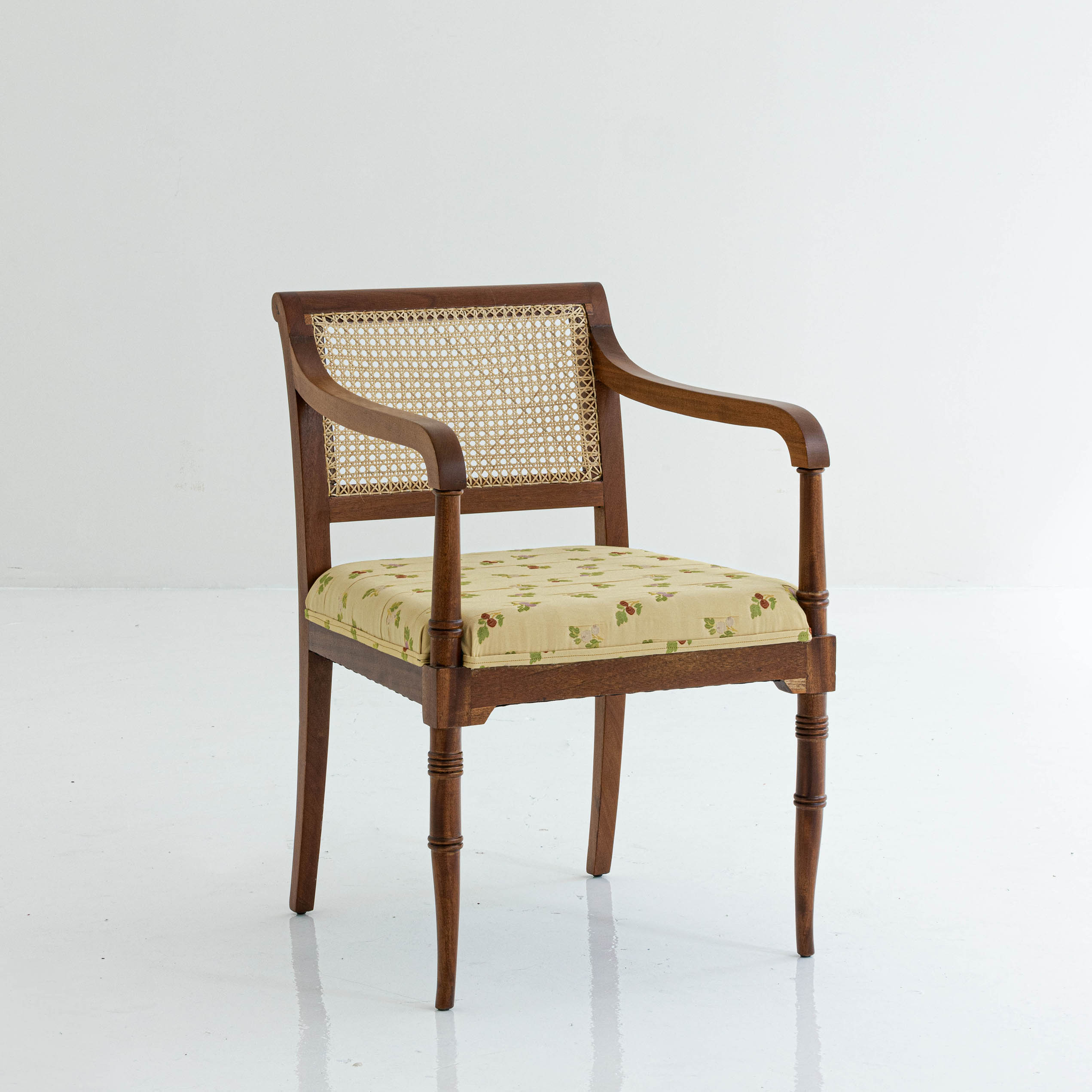 VINTAGE CHAIR