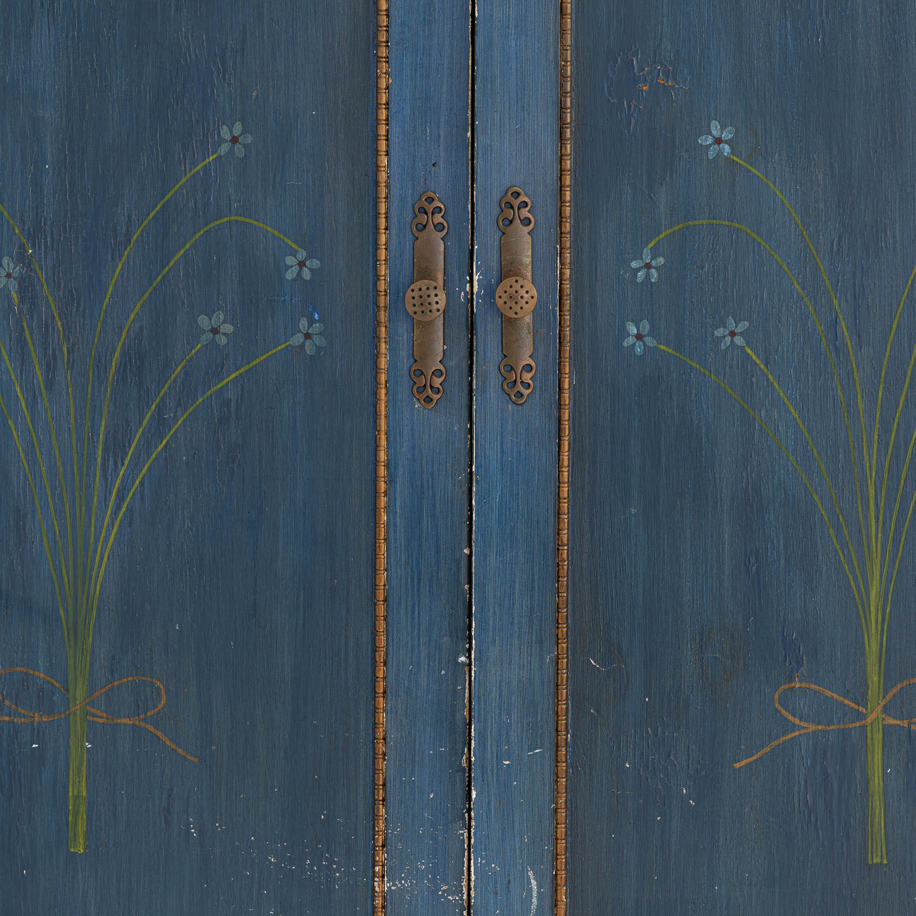 VINTAGE BLUE CABINET