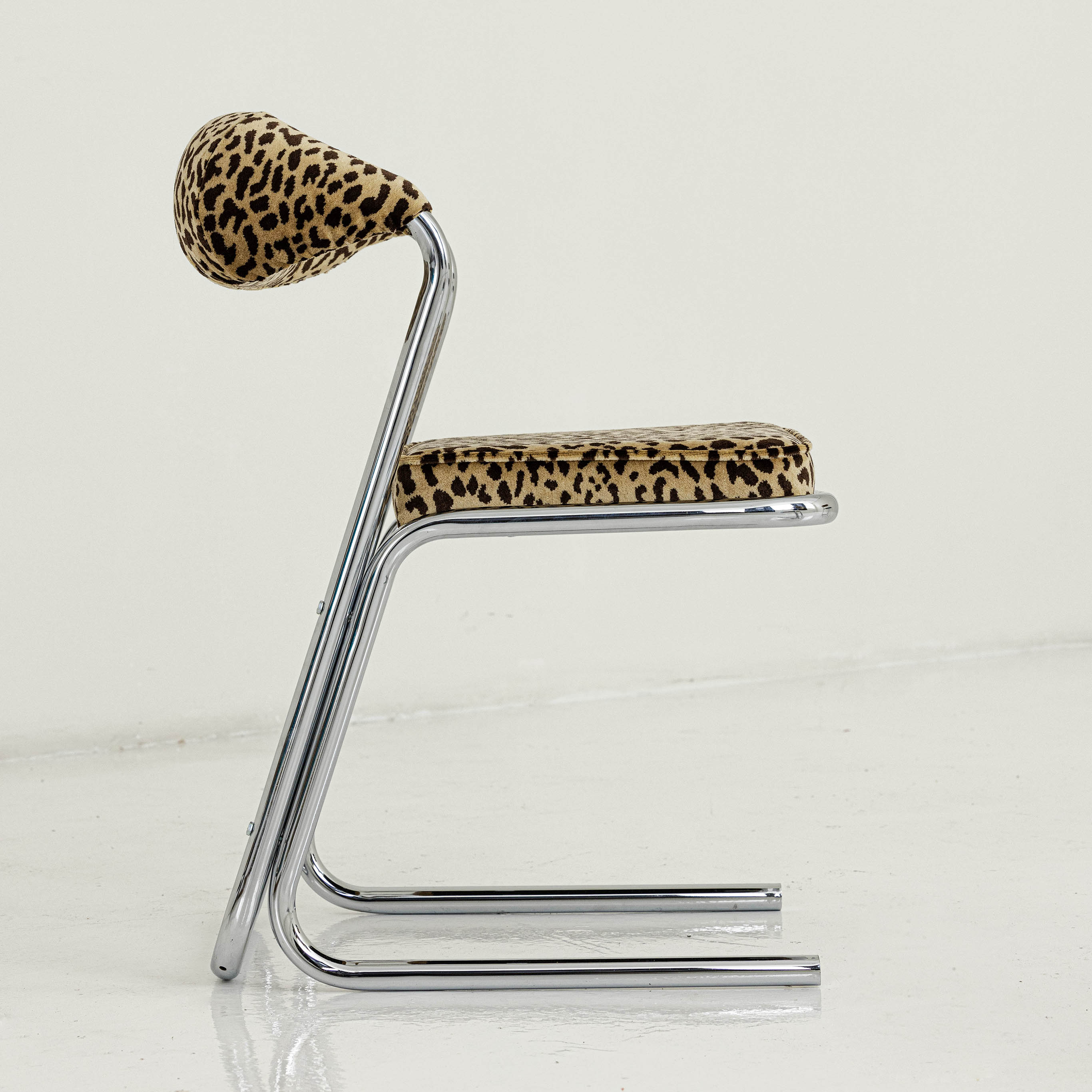 VINTAGE 70s CHAIR
