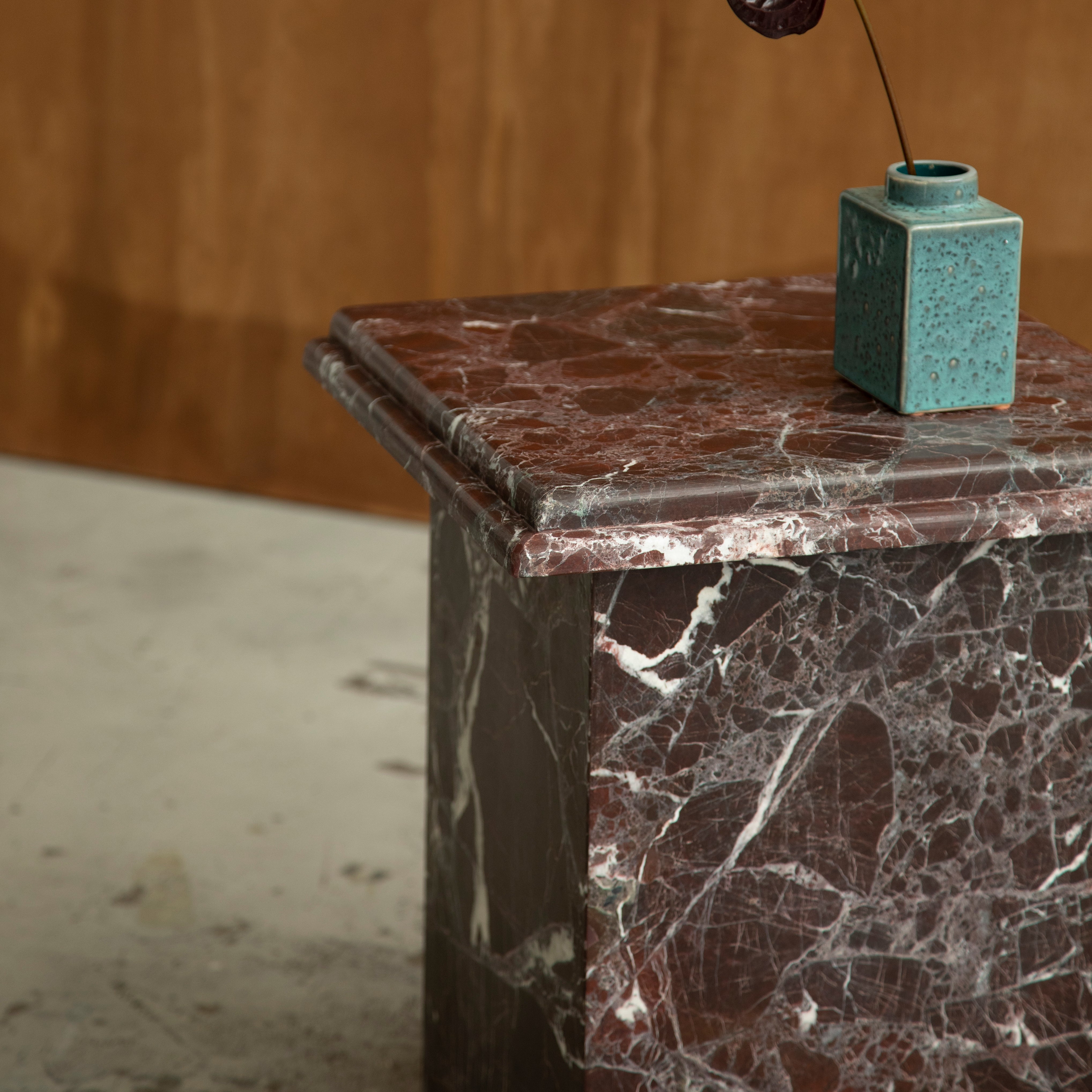 SIDE TABLE IN RECLAIMED MARBLE
