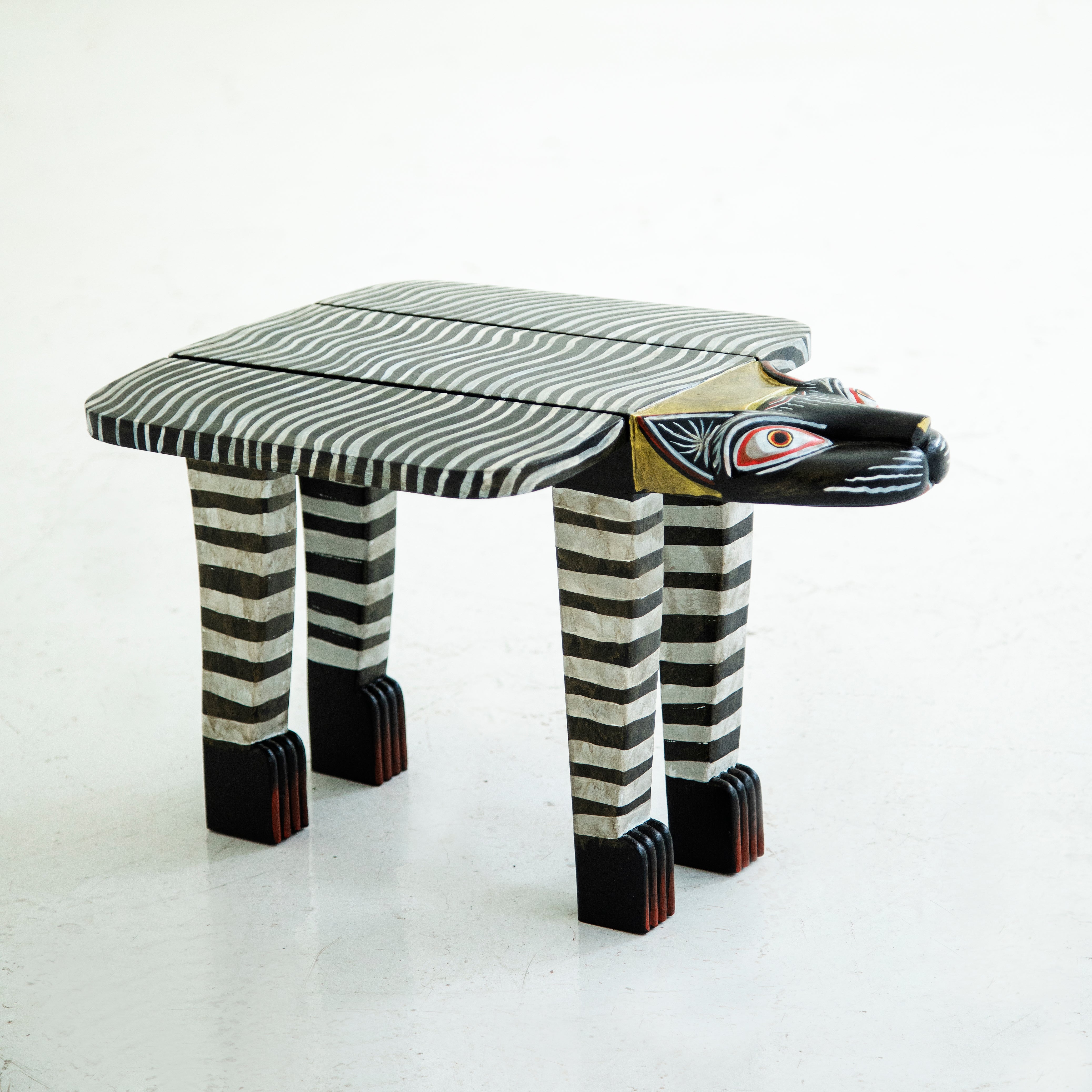 Gato Side Table